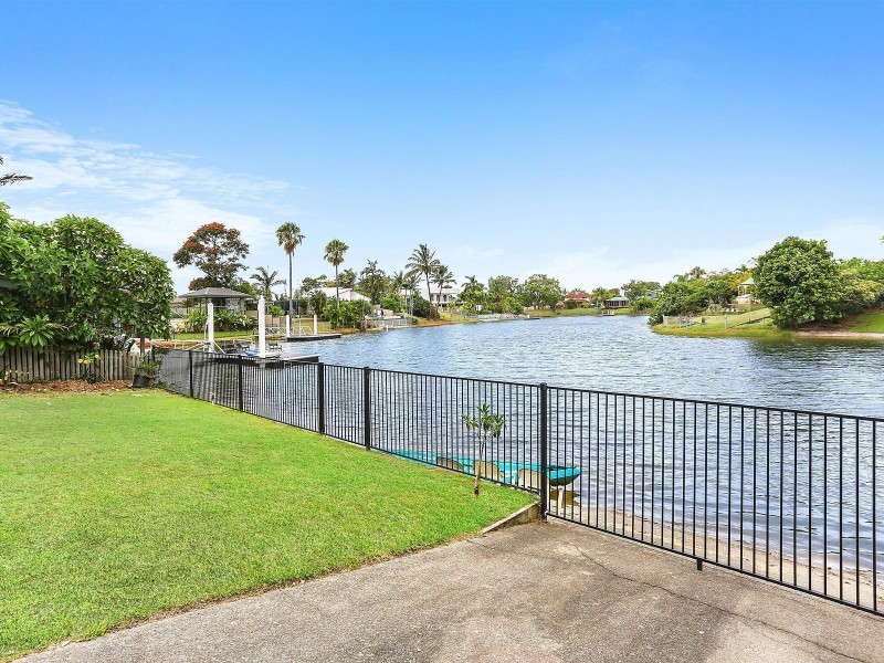 8 Driver Court, Mermaid Waters QLD 4218