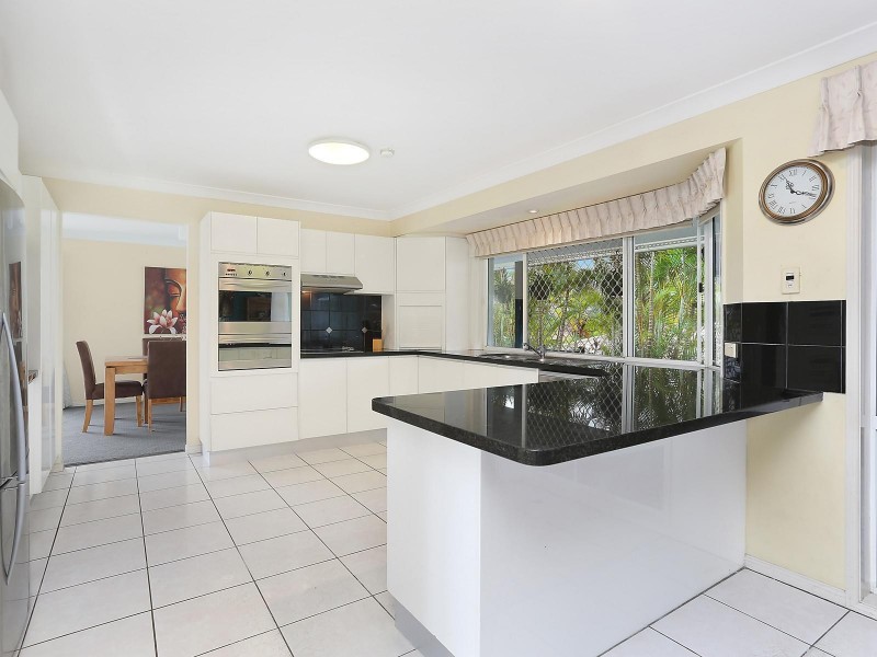 2 Jandakot Court, Elanora QLD 4221