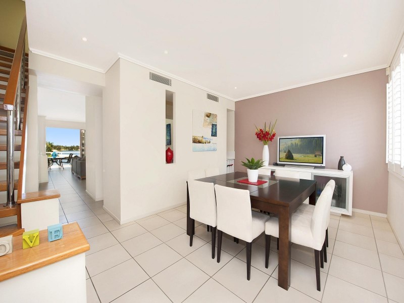 43 Watts Drive, Varsity Lakes QLD 4227