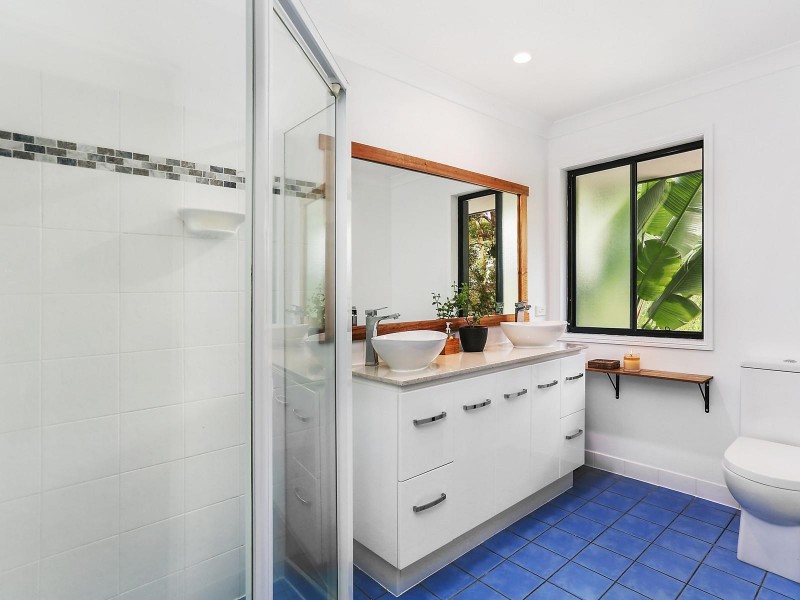 55 Simpsons Road, Elanora QLD 4221