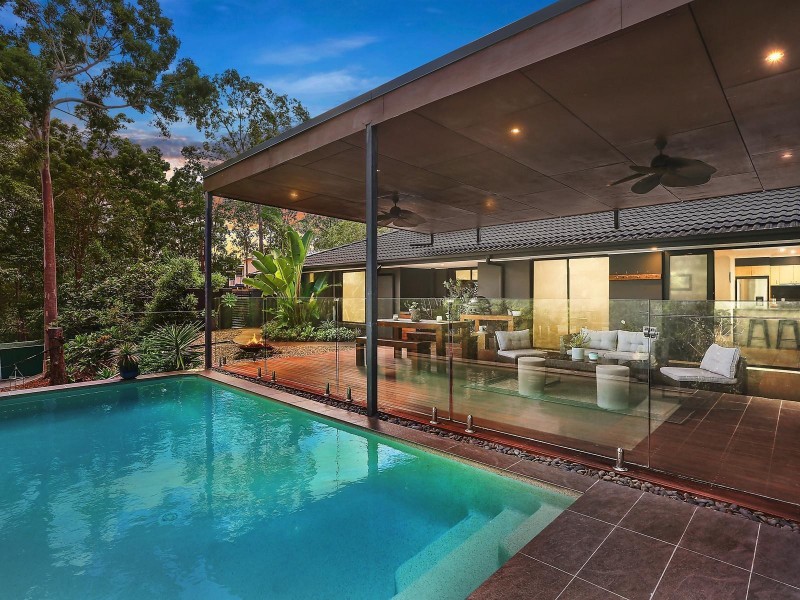 55 Simpsons Road, Elanora QLD 4221