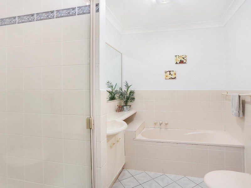 16 Coral Tree Court, Robina QLD 4226