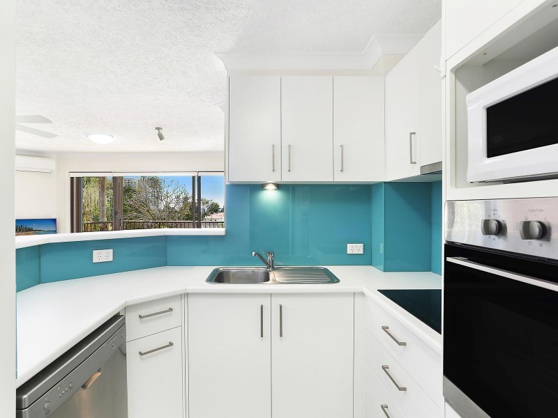 2/2 Hayle Street, Burleigh Heads QLD 4220