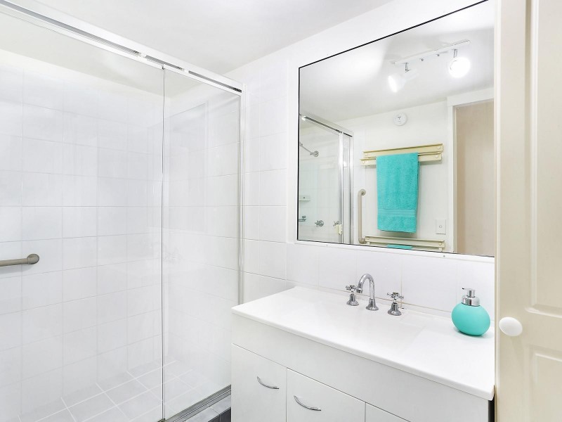 2/2 Hayle Street, Burleigh Heads QLD 4220