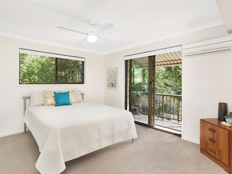 2/2 Hayle Street, Burleigh Heads QLD 4220