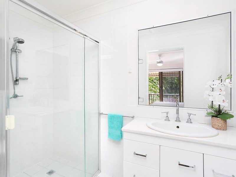 2/2 Hayle Street, Burleigh Heads QLD 4220