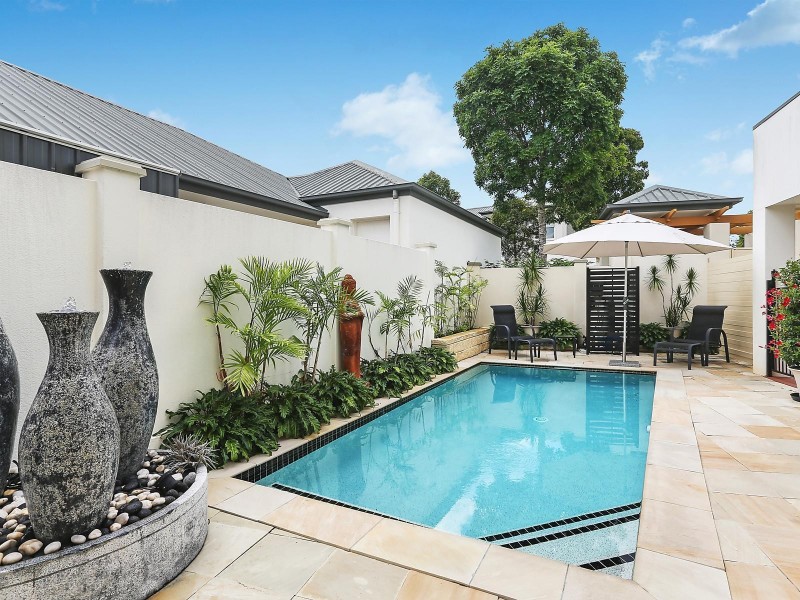 196 Easthill Drive, Robina QLD 4226
