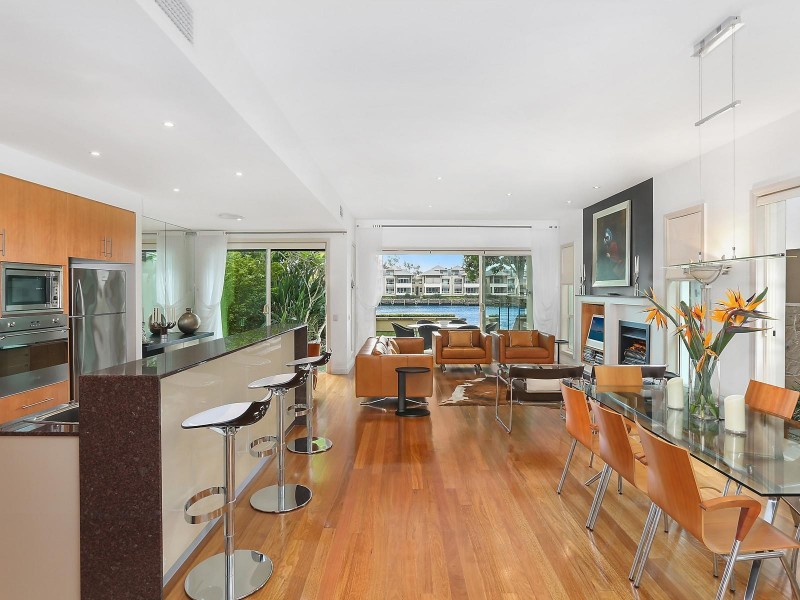 706 Glades Drive, Robina QLD 4226