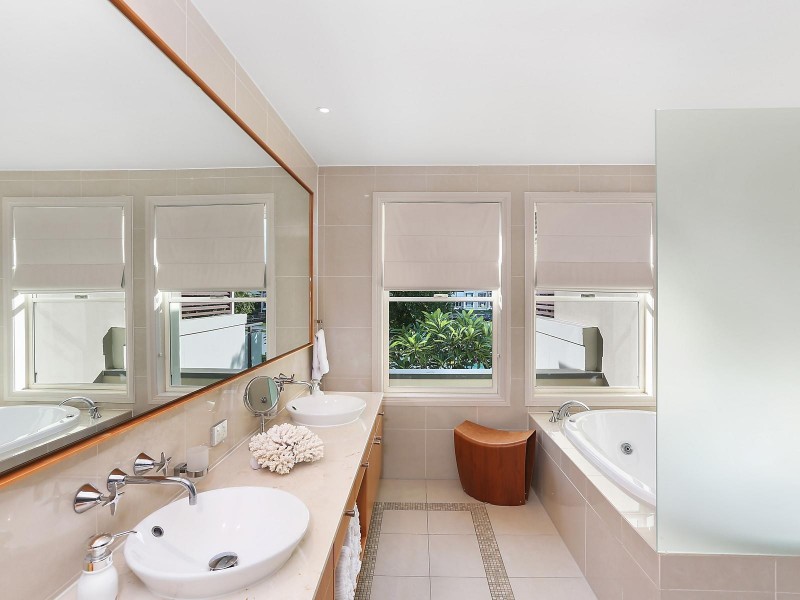 706 Glades Drive, Robina QLD 4226