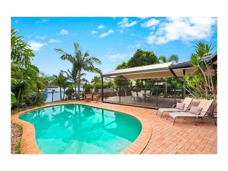 122  Tahiti Avenue, Palm Beach QLD 4221