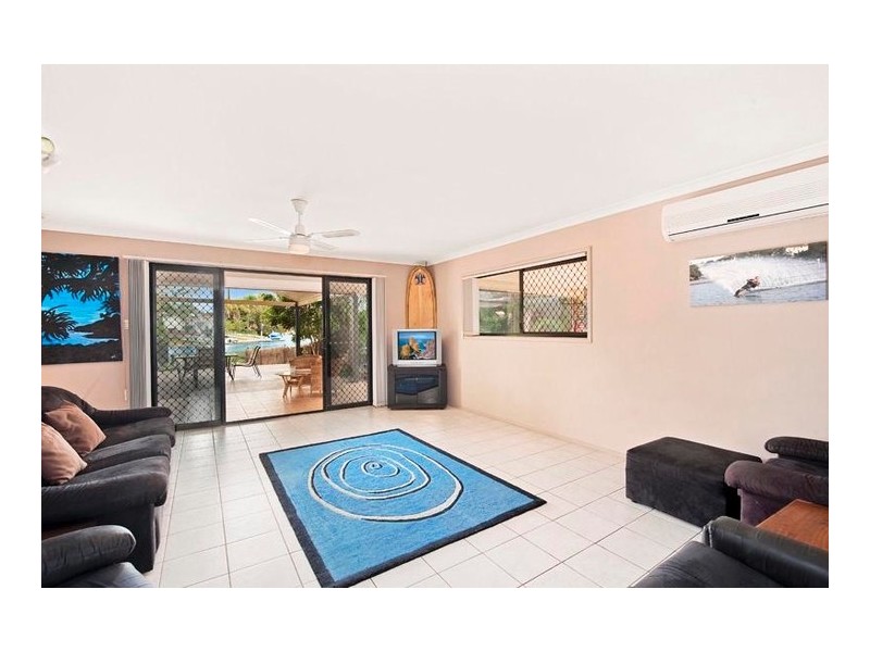 122  Tahiti Avenue, Palm Beach QLD 4221