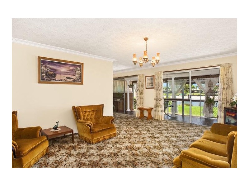208 Mallawa Drive, Palm Beach QLD 4221
