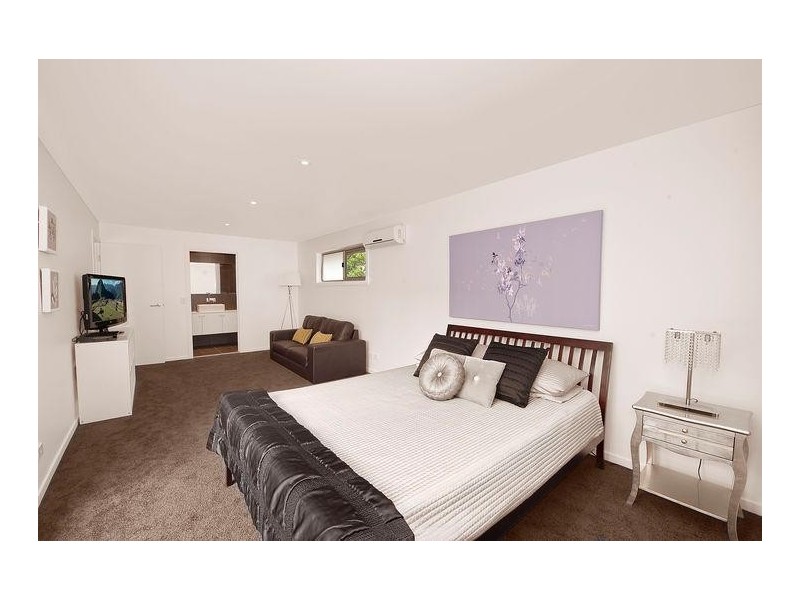 130 Burleigh Street, Burleigh Waters QLD 4220