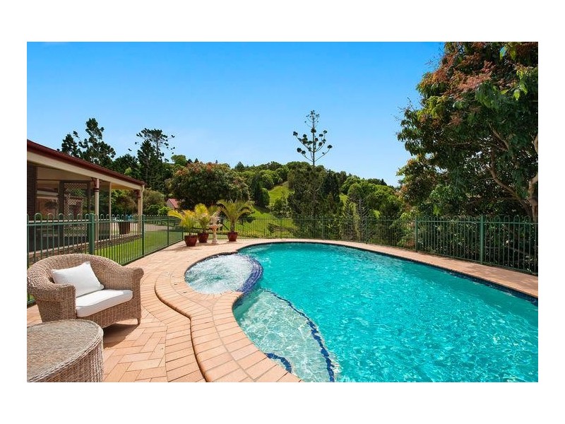 18 Pine Tree Place, Piggabeen NSW 2486