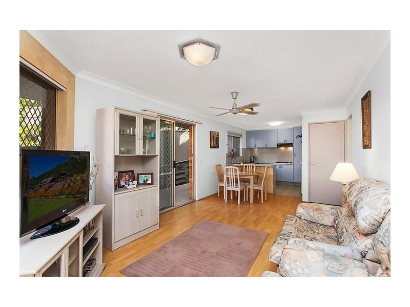 4/74 Stapylton Street, Coolangatta QLD 4225