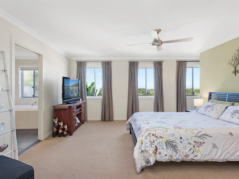 29 Buncrana Terrace, Banora Point NSW 2486