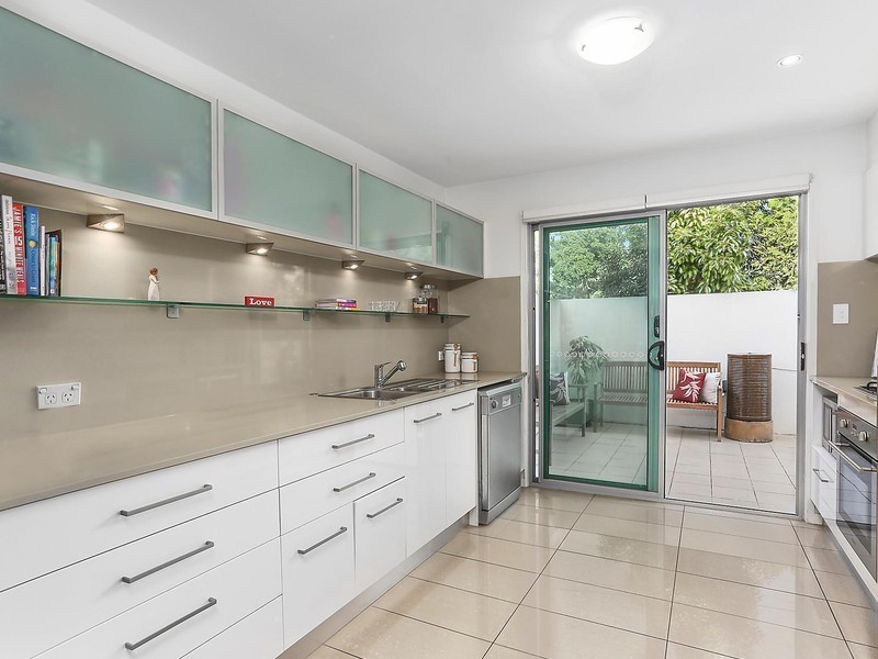 6/41 Dixon Street, Coolangatta QLD 4225