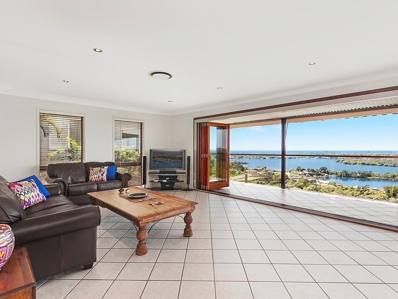 12 Blue Haze Crescent, Banora Point NSW 2486