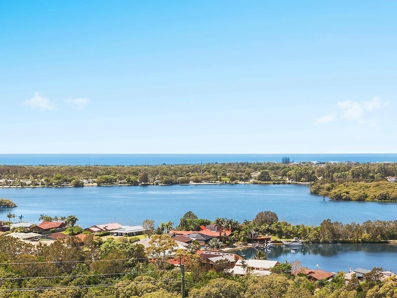 12 Blue Haze Crescent, Banora Point NSW 2486