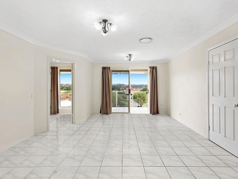 11 Muirfield Place, Banora Point NSW 2486