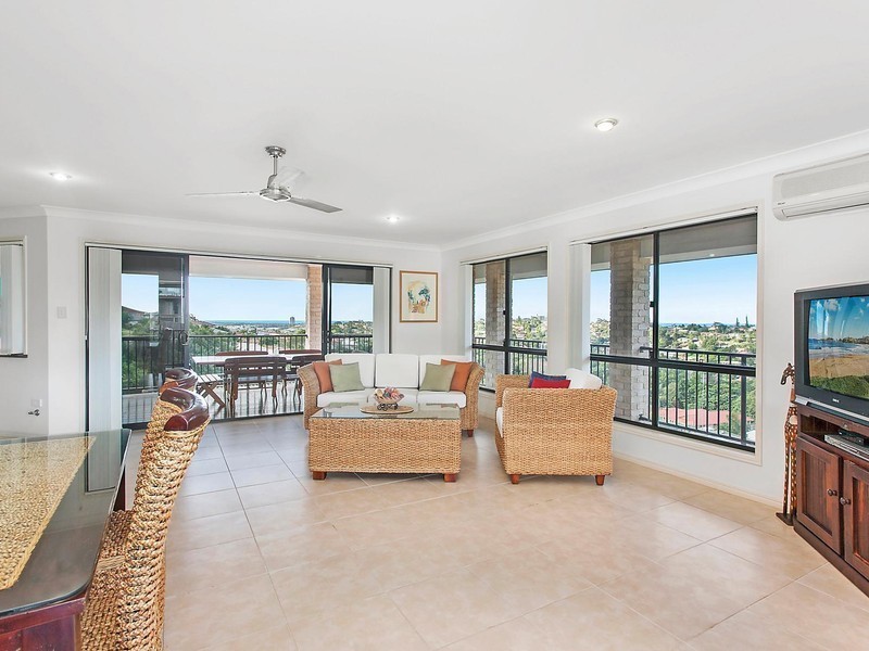 8 Mourne Terrace, Banora Point NSW 2486