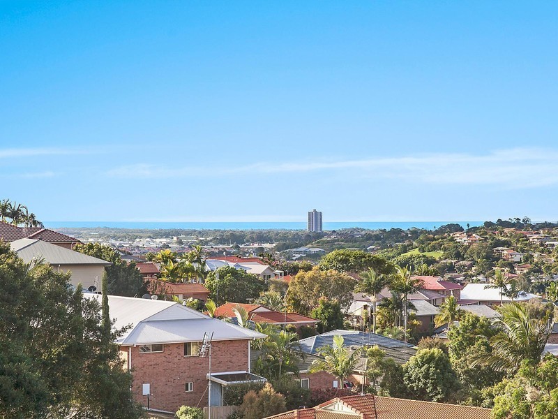 8 Mourne Terrace, Banora Point NSW 2486