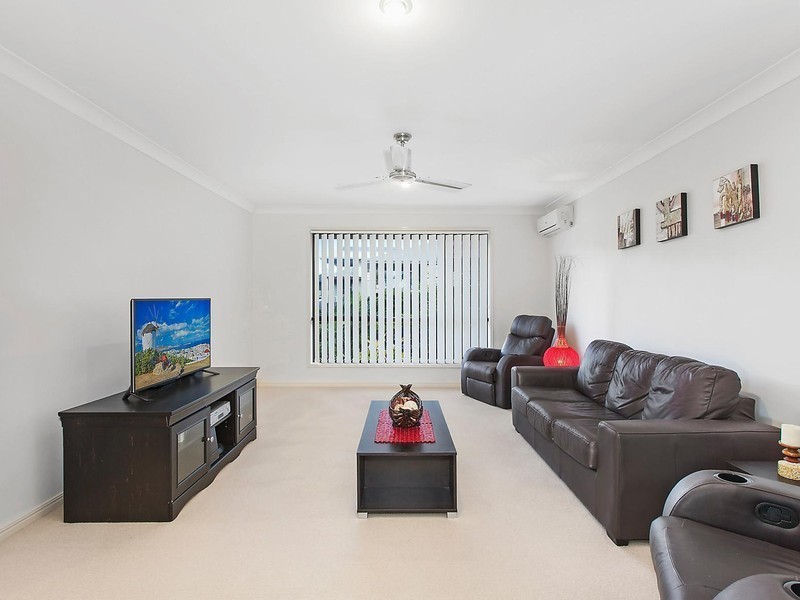 8 Mourne Terrace, Banora Point NSW 2486