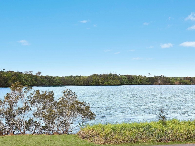 17 Wommin Lake Crescent, Fingal Head NSW 2487