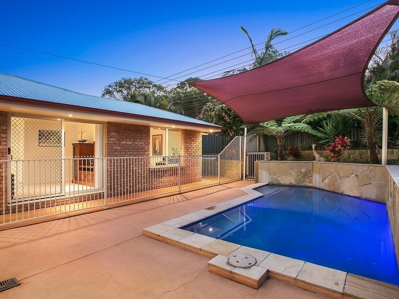 16 Buncrana Terrace, Banora Point NSW 2486