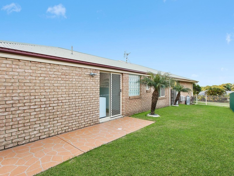 16 Buncrana Terrace, Banora Point NSW 2486