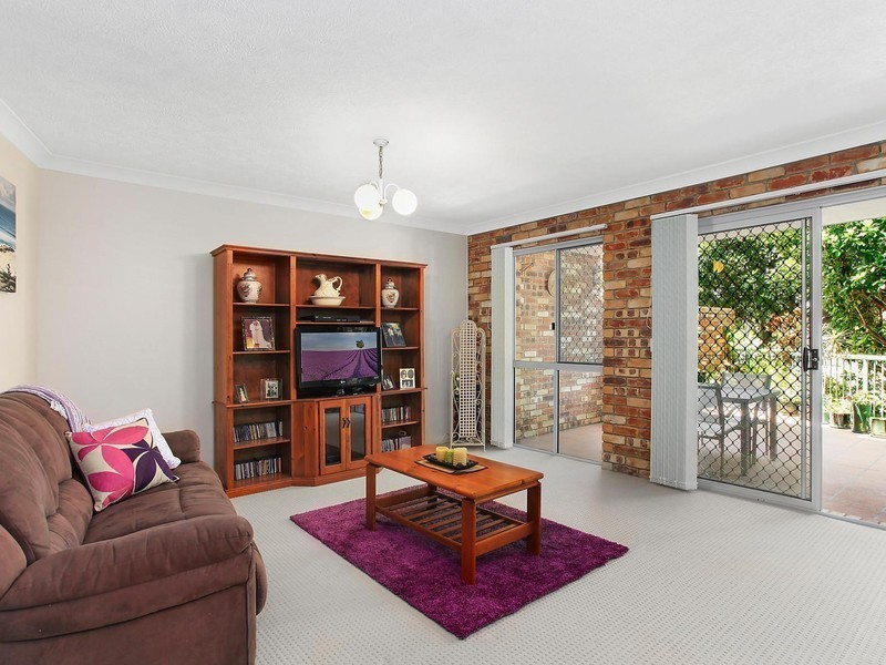 2/17 Korina Avenue, Kirra QLD 4225