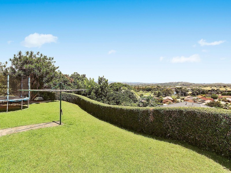37 Castlecrag Avenue, Banora Point NSW 2486