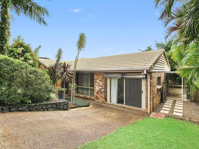 8 Chestnut Drive, Banora Point NSW 2486