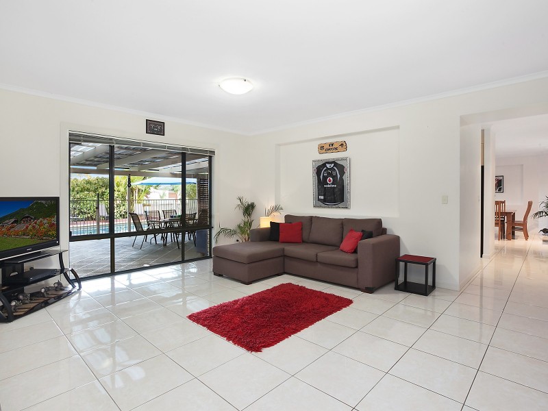 1 Buncrana Terrace, Banora Point NSW 2486