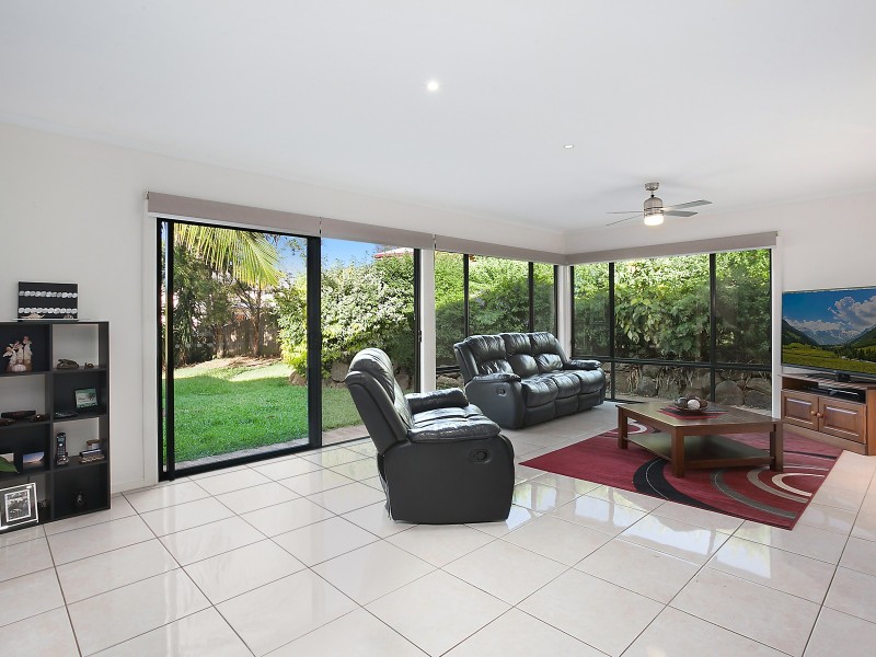 1 Buncrana Terrace, Banora Point NSW 2486