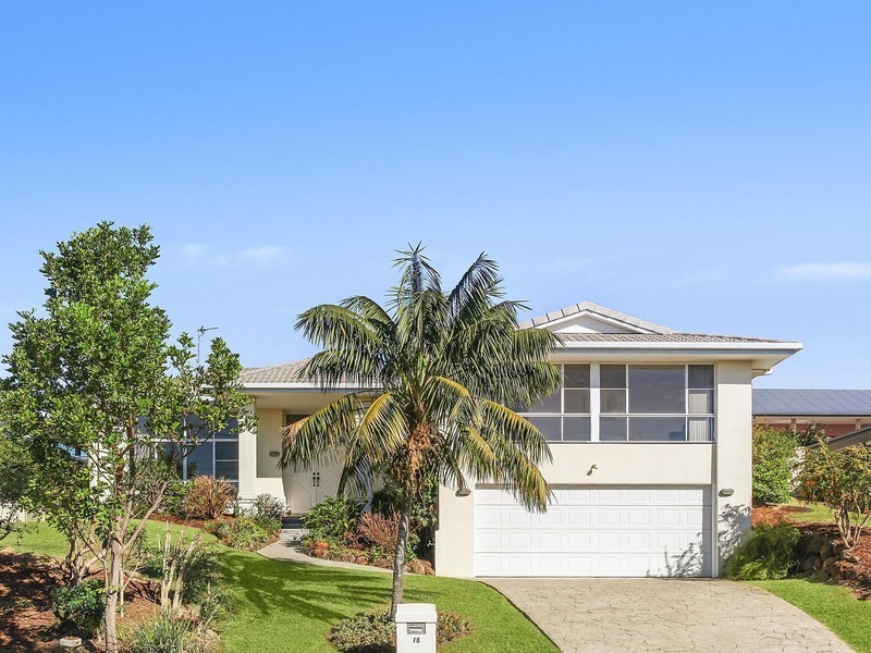 18 Tralee Drive, Banora Point NSW 2486
