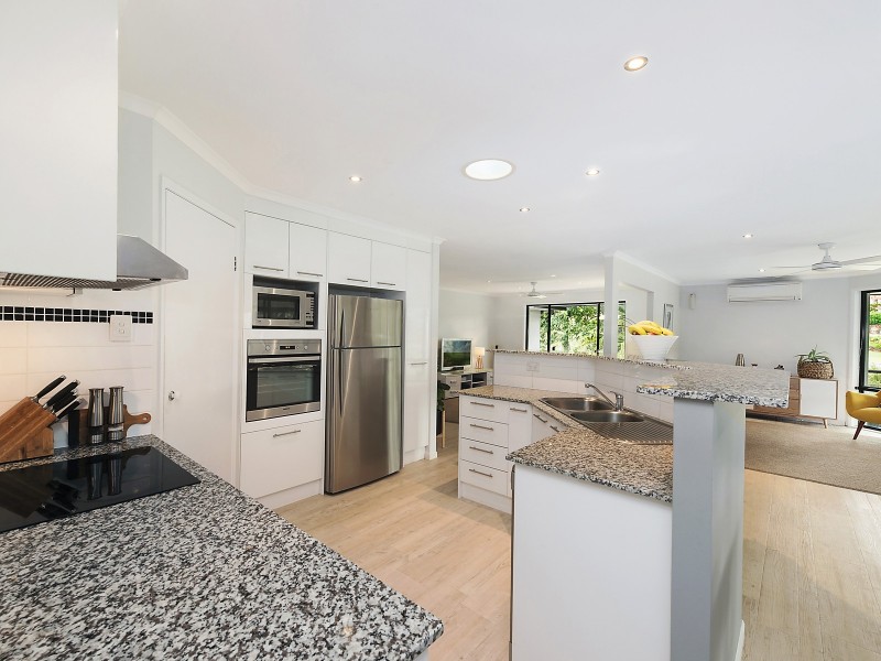 2 Glenfern Place, Bonogin QLD 4213