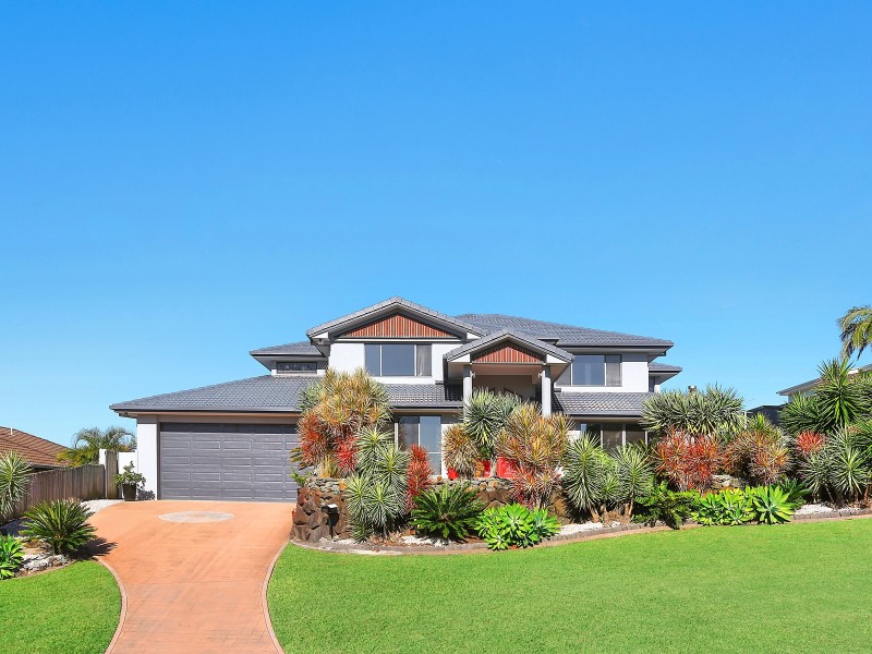 70 Lochlomond Drive, Banora Point NSW 2486
