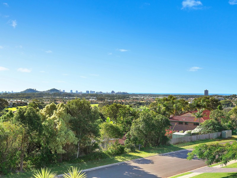 70 Lochlomond Drive, Banora Point NSW 2486