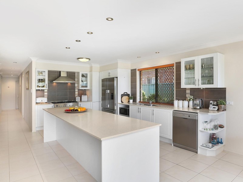 73 Lochlomond Drive, Banora Point NSW 2486