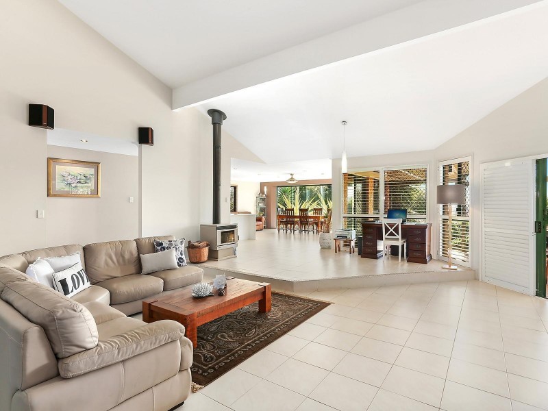 73 Lochlomond Drive, Banora Point NSW 2486