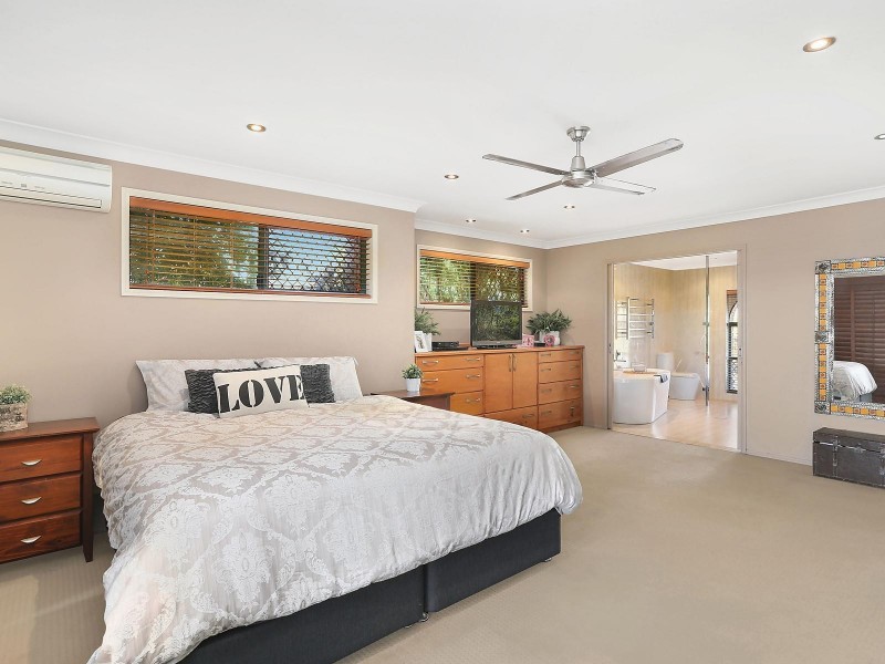 73 Lochlomond Drive, Banora Point NSW 2486