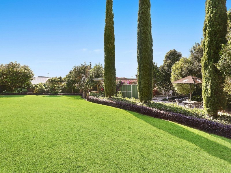 73 Lochlomond Drive, Banora Point NSW 2486