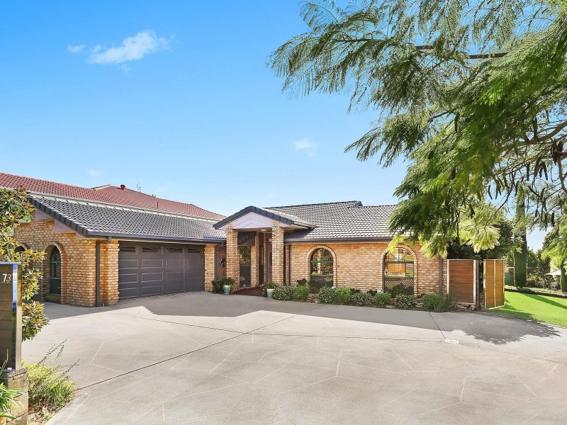 73 Lochlomond Drive, Banora Point NSW 2486