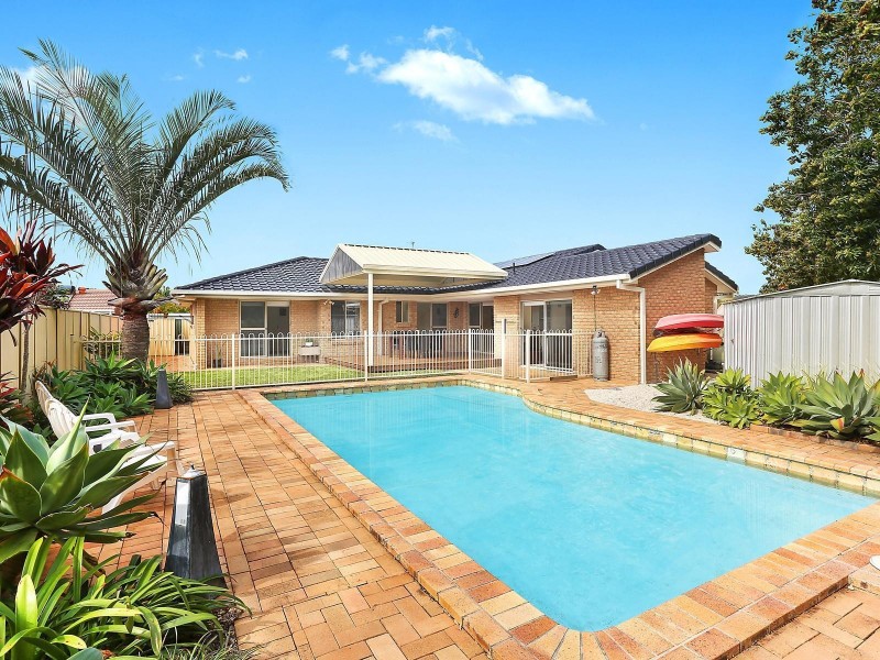 52 Bergamont Street, Elanora QLD 4221