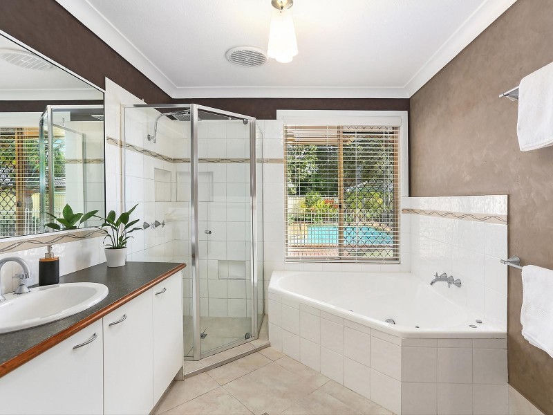 52 Bergamont Street, Elanora QLD 4221