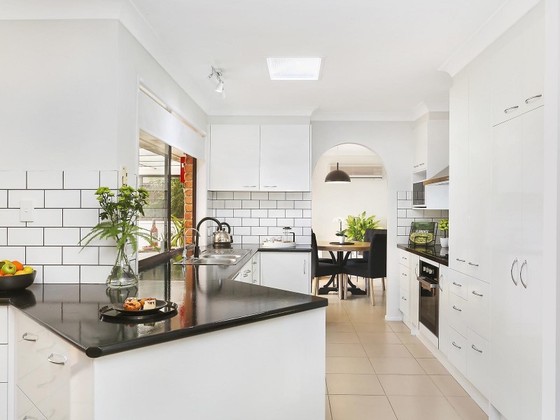 2 Oakland Parade, Banora Point NSW 2486