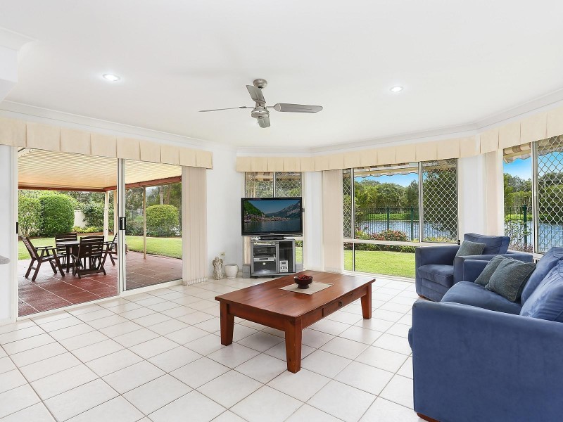 72 Riversdale Boulevard, Banora Point NSW 2486