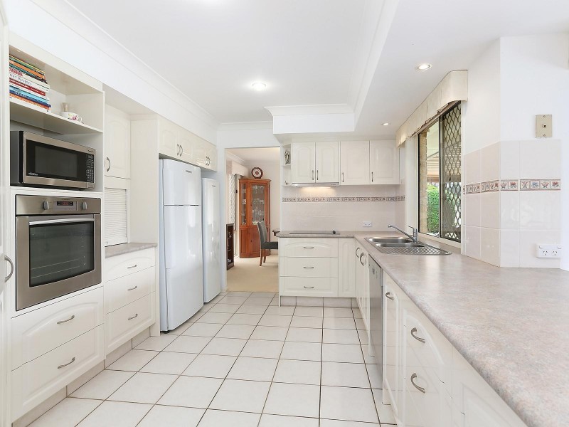 72 Riversdale Boulevard, Banora Point NSW 2486