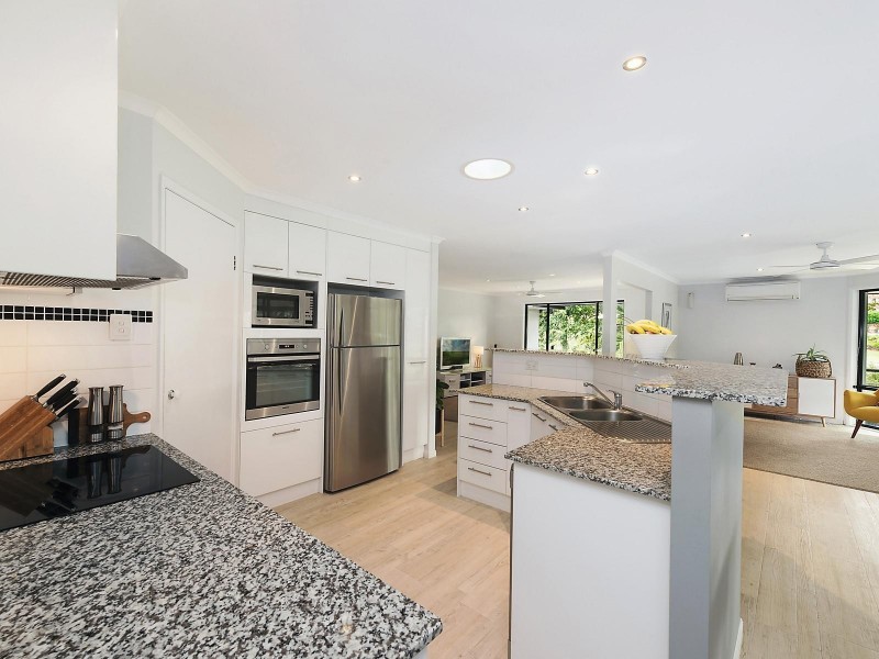 2 Glenfern Place, Bonogin QLD 4213